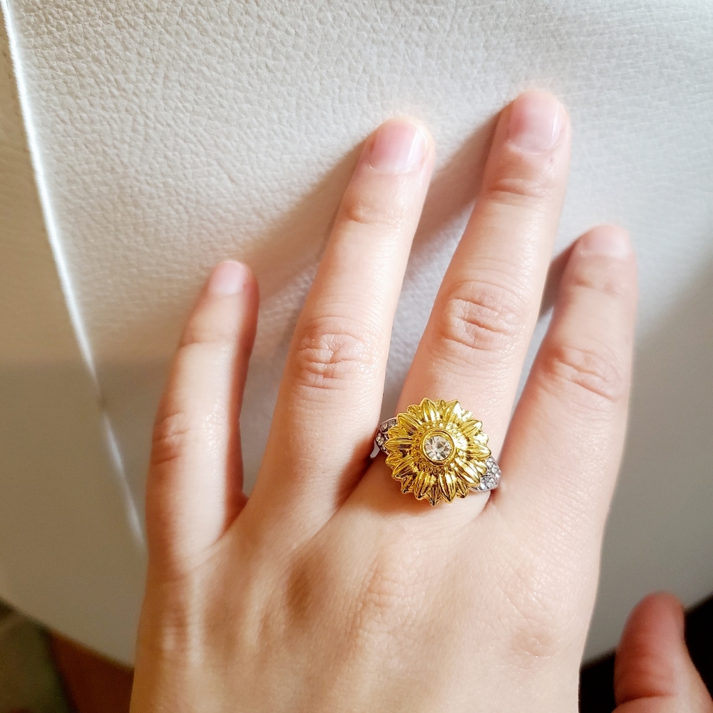 NWOT Sunflower Ring - Picture 9 of 16